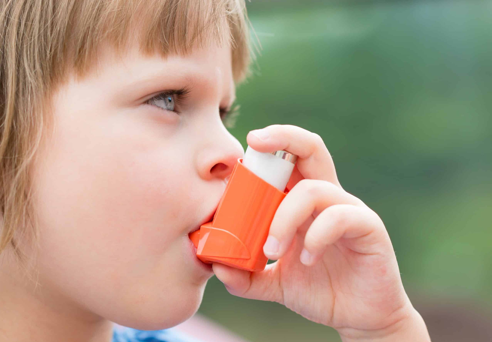 child-with allergy-inhaler
