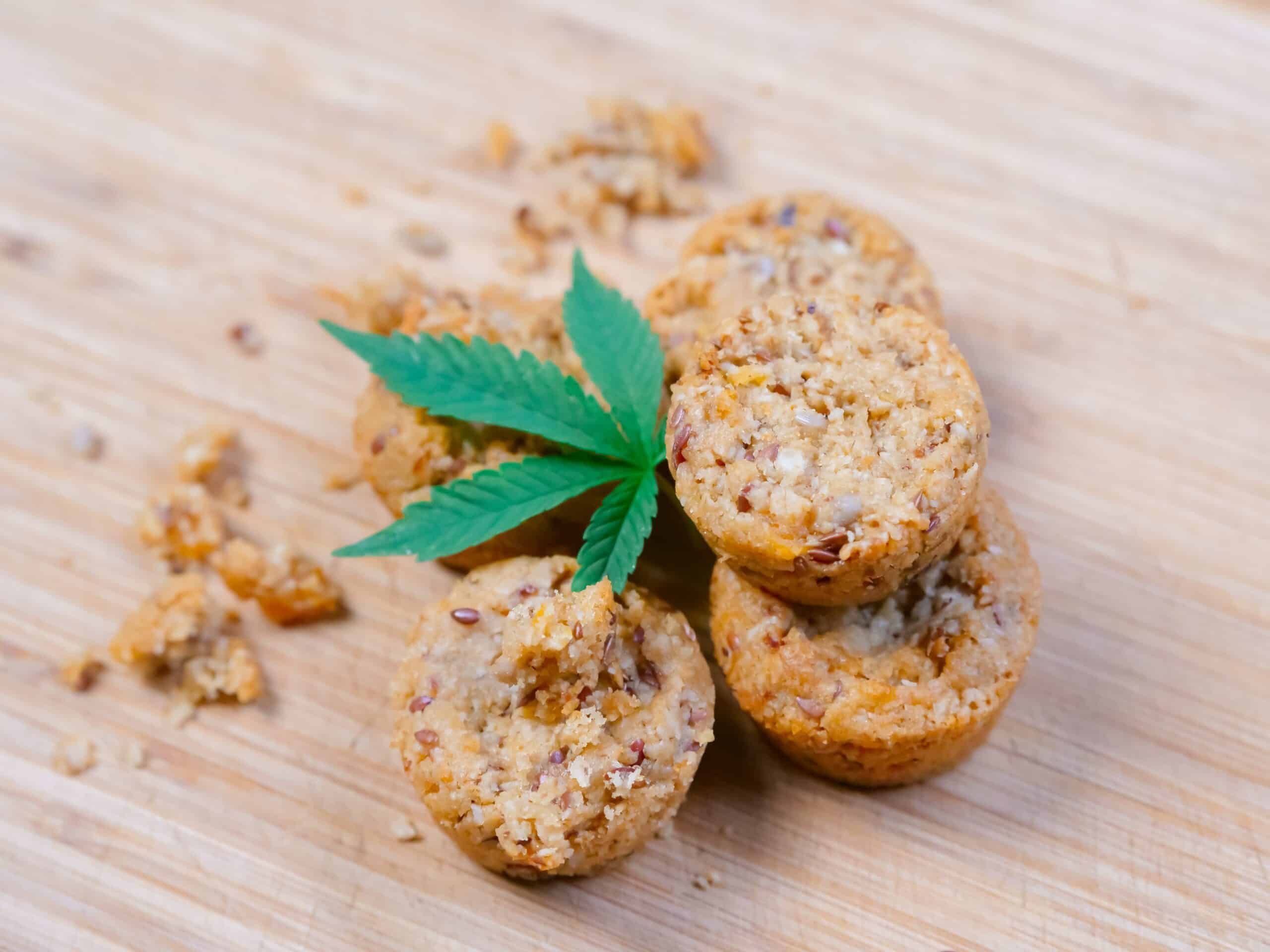 marijuana-leaf-with-muffins