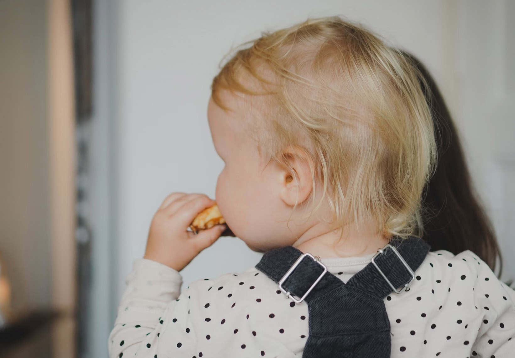 toddler-eating